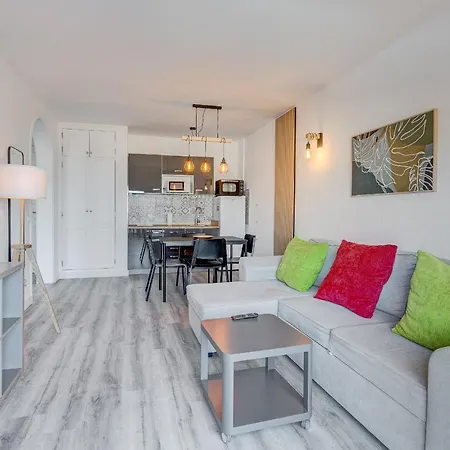 Bright And Modern In Apartmán *