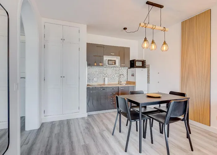 Apartman Bright And Modern In *