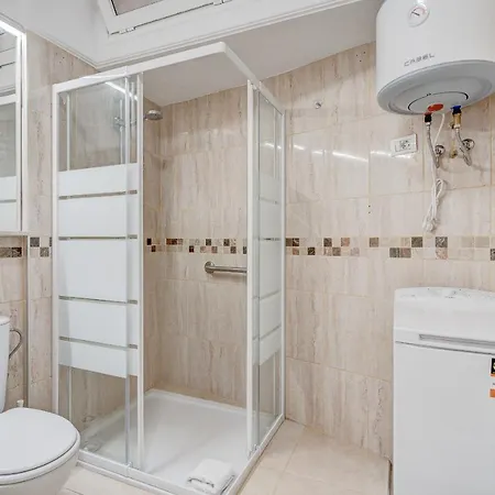 Bright And Modern In 公寓